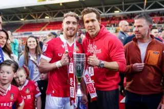 À Wrexham, Ryan Reynolds veut rester proche de ses joueurs
