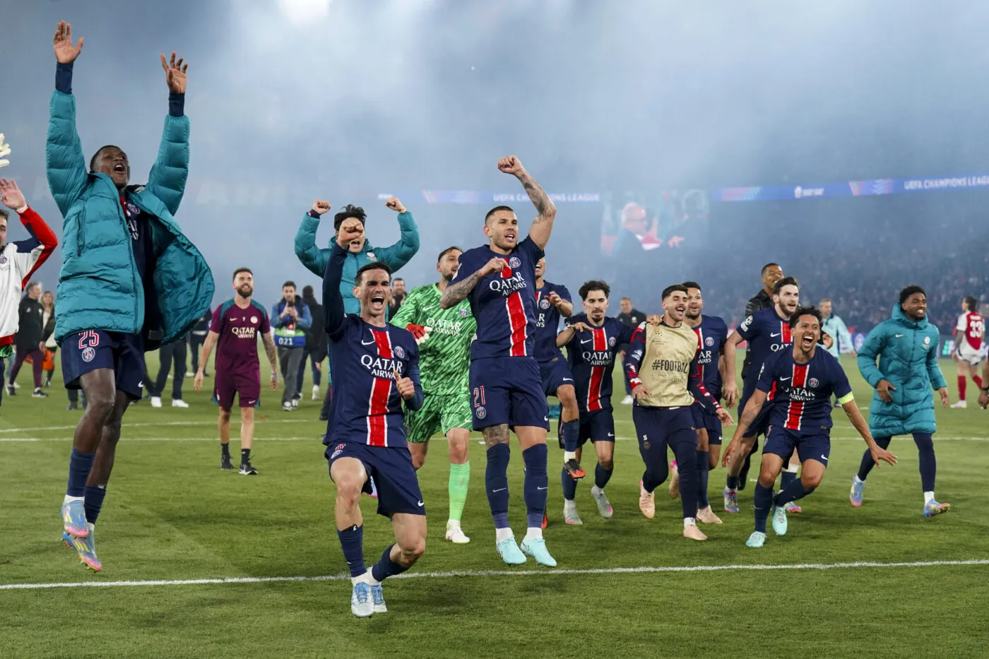 Nuno MENDES of PSG, VITINHA of PSG, Kang in LEE of PSG, Fabian RUIZ of PSG, Gianluigi DONNARUMMA of PSG, Lucas HERNANDEZ of PSG, Lucas BERALDO of PSG, Goncalo RAMOS of PSG, MARQUINHOS of PSG and Kvicha KVARATSKHELIA of PSG celebrates during the UEFA Champions League 2024/2025, semifinal match between Paris and Arsenal at Parc des Princes on May 7, 2025 in Paris, France. (Photo by Hugo Pfeiffer/Icon Sport) - Photo by Icon Sport